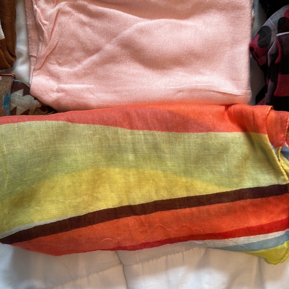 16 asst scarfs - Picture 12 of 16